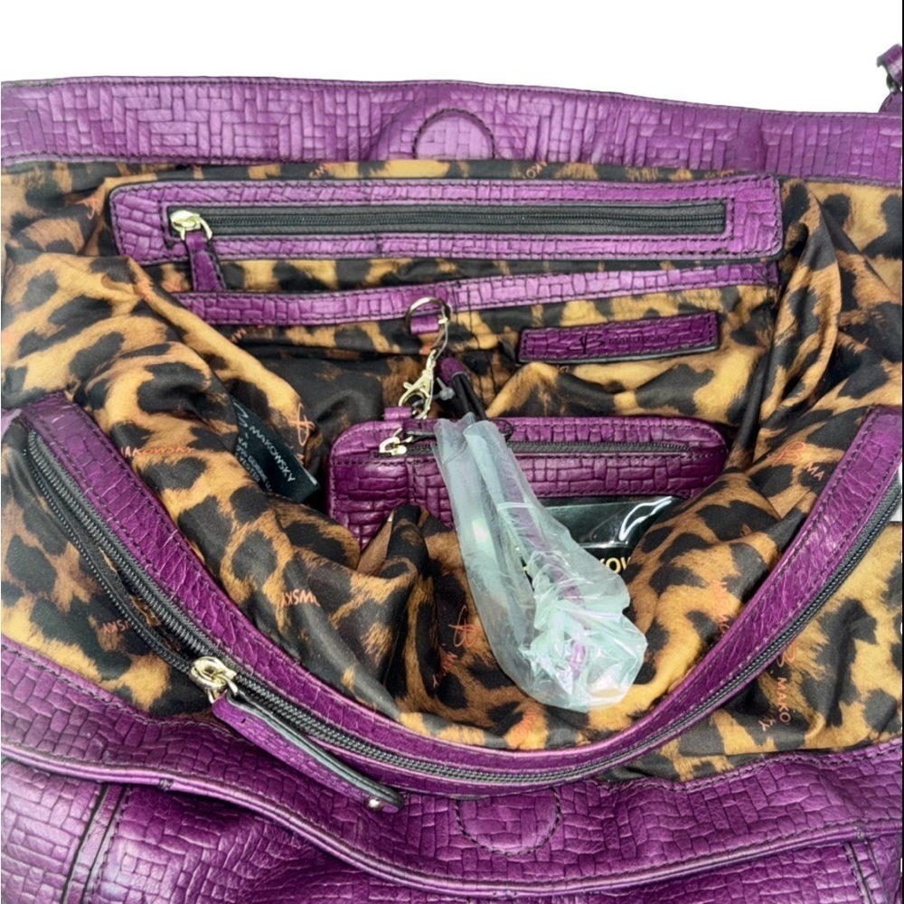 B. Makowsky Plum Embossed Leather Shoulder Bag Large Tote Leopard Lining - Picture 7 of 14